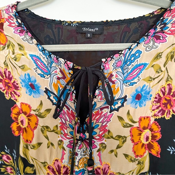 Tolani Anthropologie floral print black V neck shirt tie front 3/4 sleeve boho - Picture 3 of 6